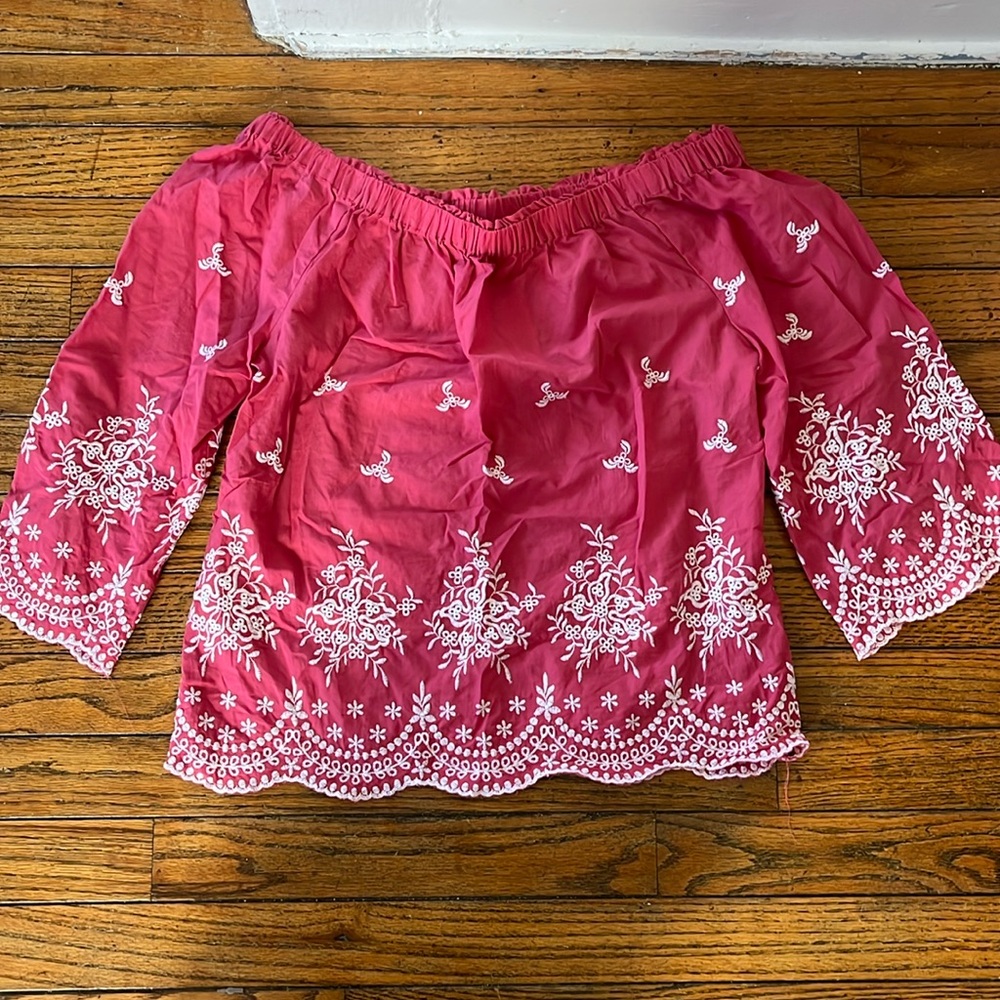 New York and Company off the shoulder blouse size small . New with tag